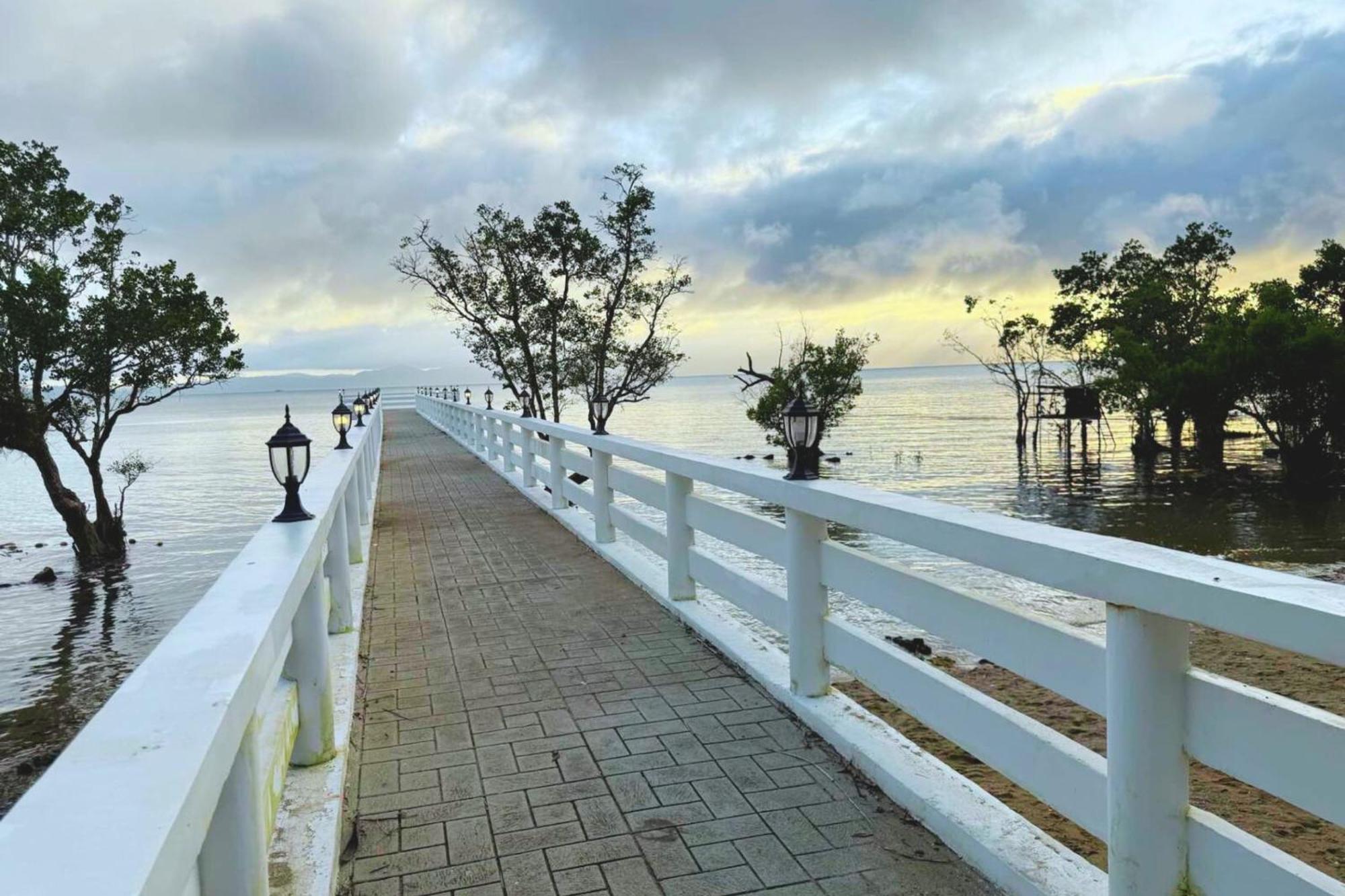 Kehalani Beach Resort By Cocotel Quezon  Exterior photo
